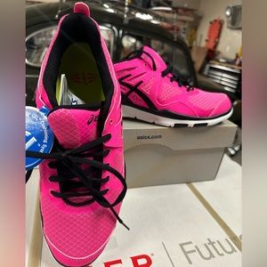 New in box hot pink ASICS comfy gel
